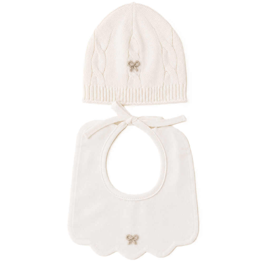 cappello con bavetta